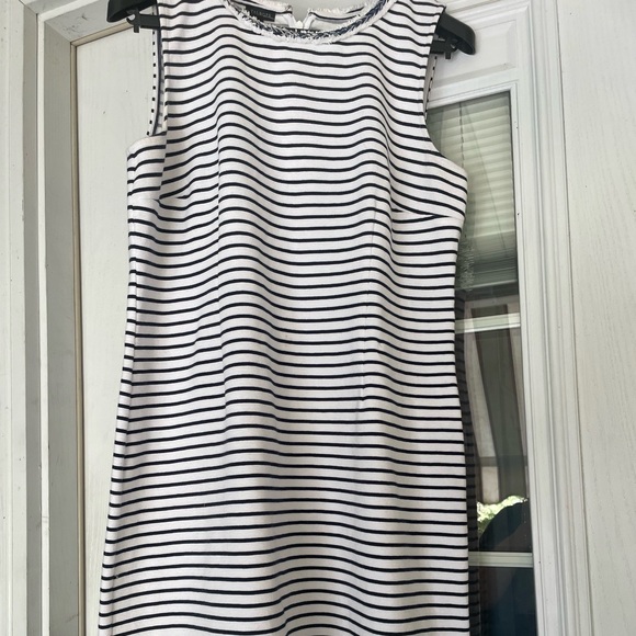 Talbot sheath fringe trim around neck and arms - Picture 2 of 3